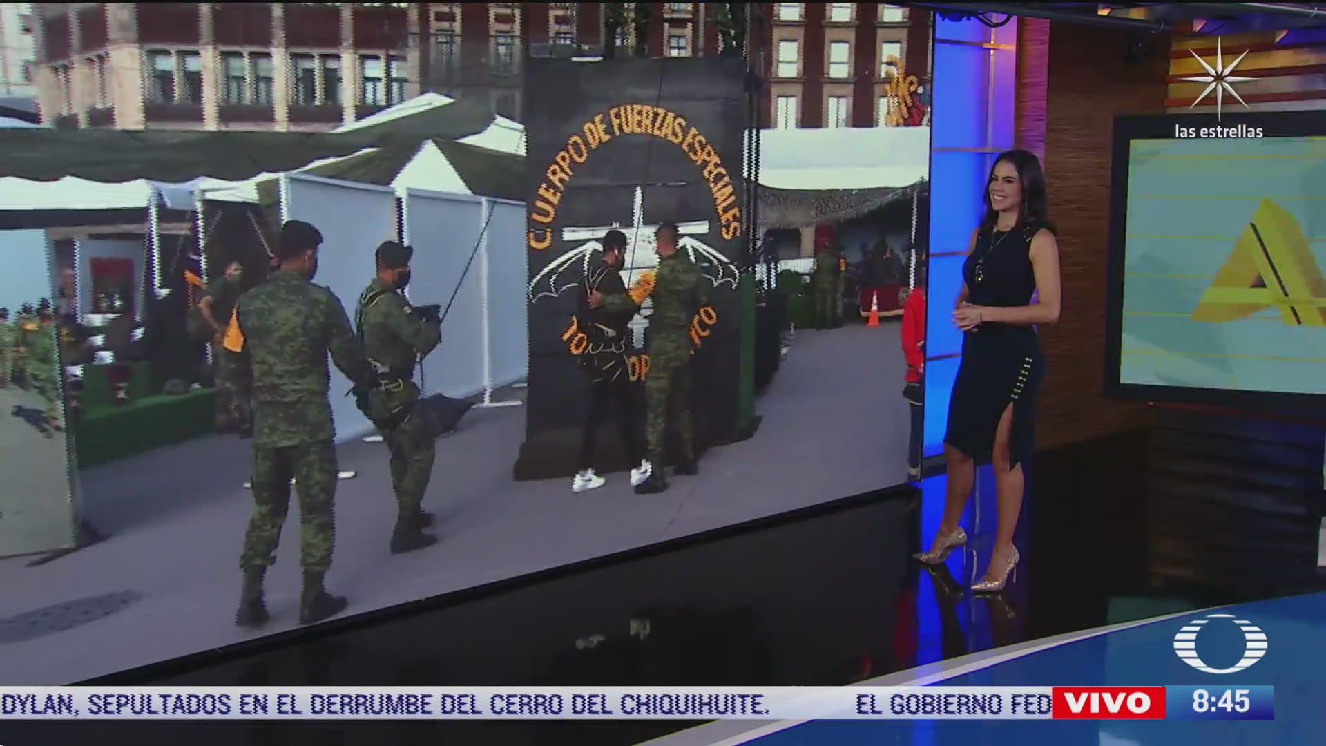 exposicion militar en el zocalo de la ciudad de mexico