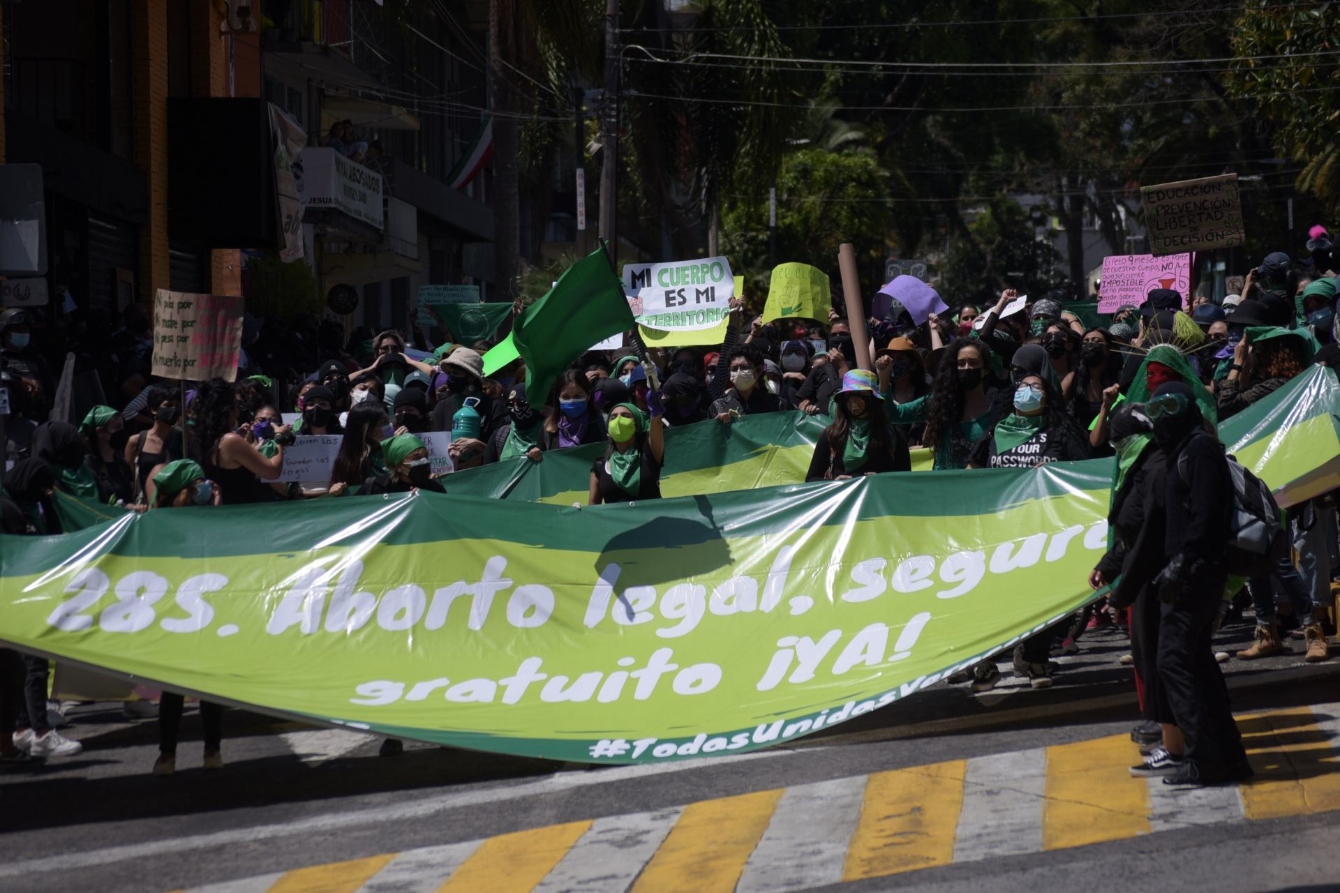 Feministas en Xalapa marcharon para exigir al gobierno que implemente los protocolos para la Interrupción Legal del Embarazo (Cuartoscuro)