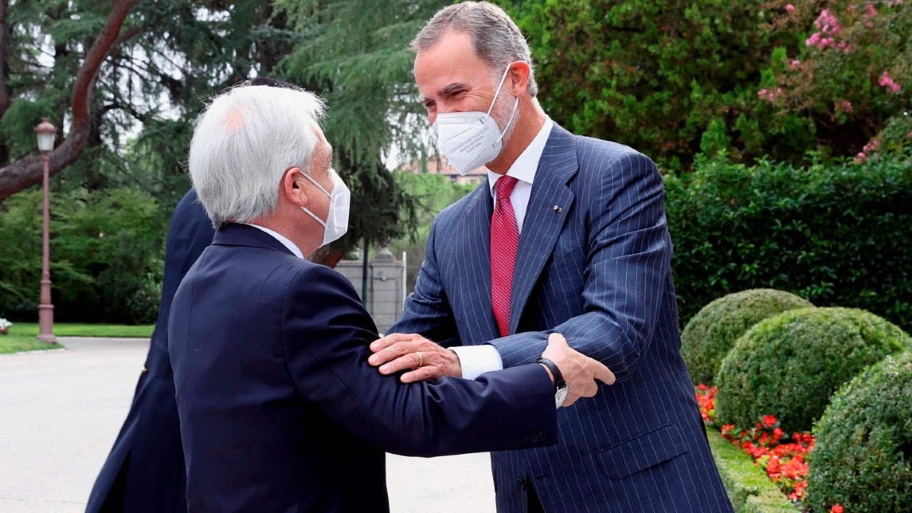 Felipe VI recibe a Piñera al comienzo de su visita oficial a España