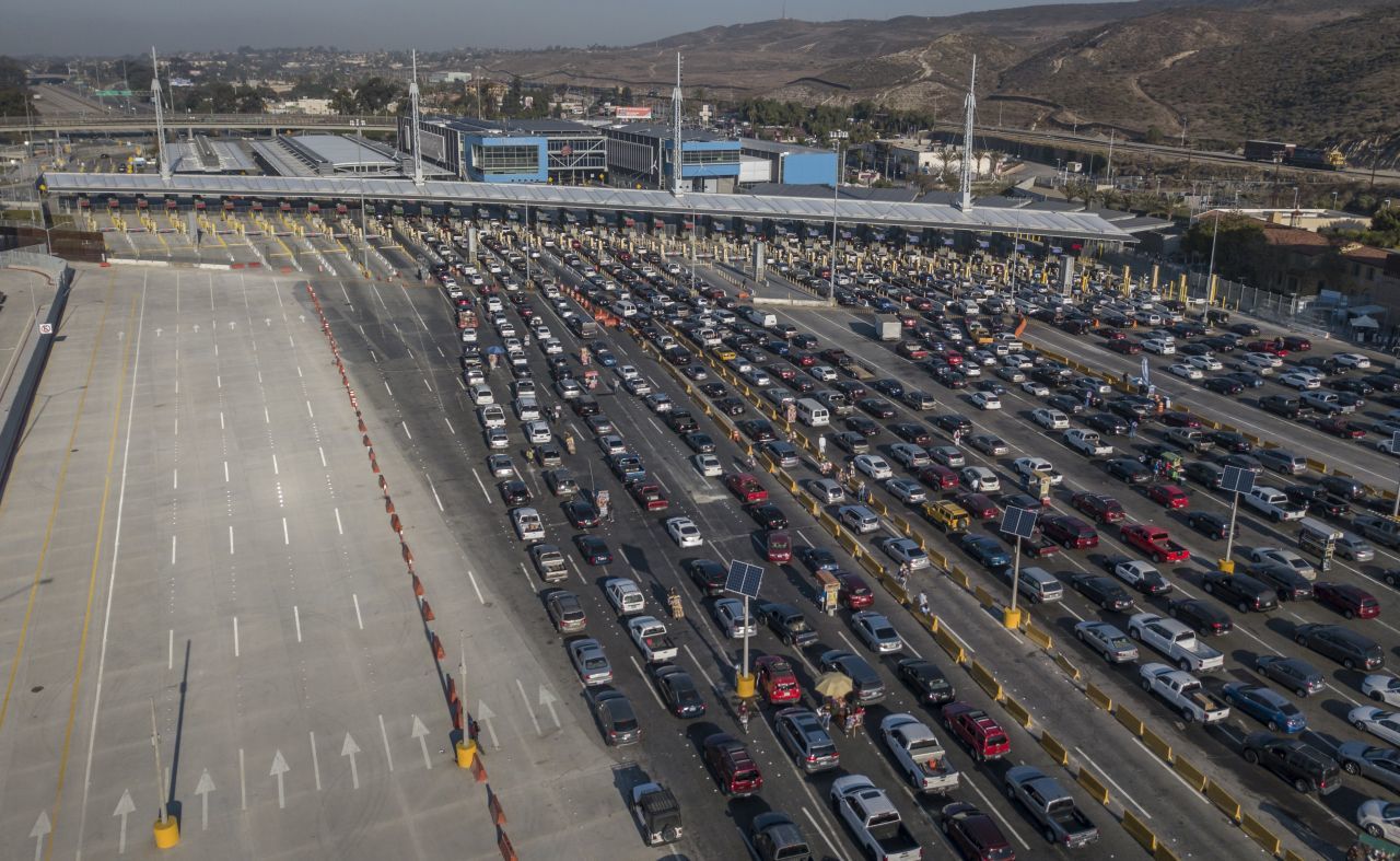 México y Estados Unidos extienden por un mes las restricciones en la frontera por Covid-19