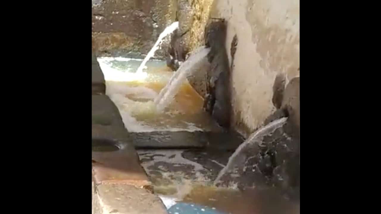 Fuga de combustible contamina agua del acueducto de Tepeapulco, Hidalgo; desalojan a habitantes