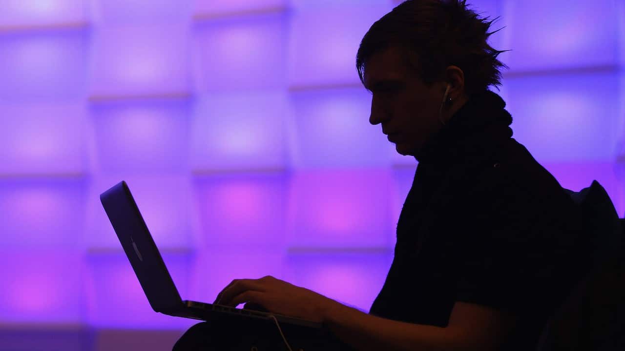 Un pirata informático con su computadora (Getty Images)