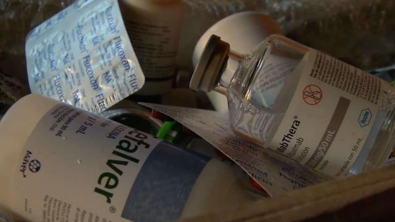 Hallan toneladas de medicamentos caducos en tambos de residuos peligrosos en hospital de SLP