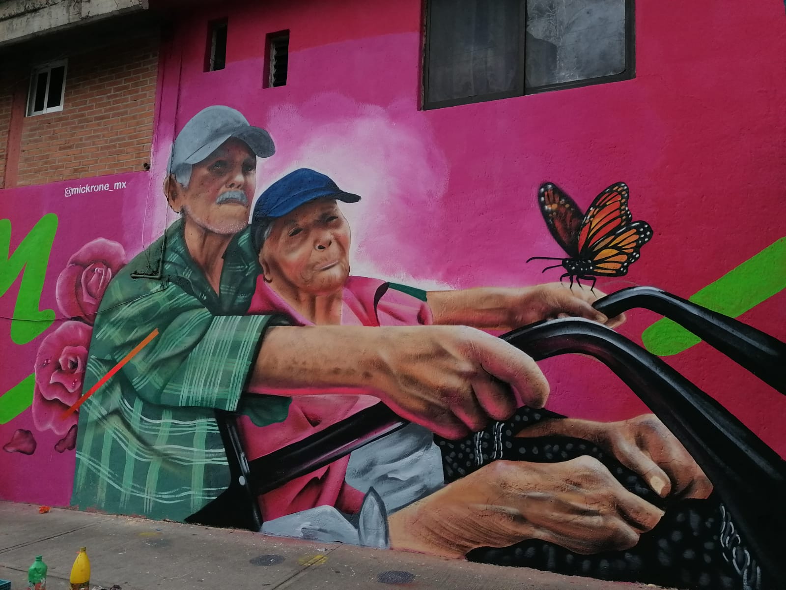 Historias de habitantes de Iztapalapa inspiran a artista urbano y las plasma en murales