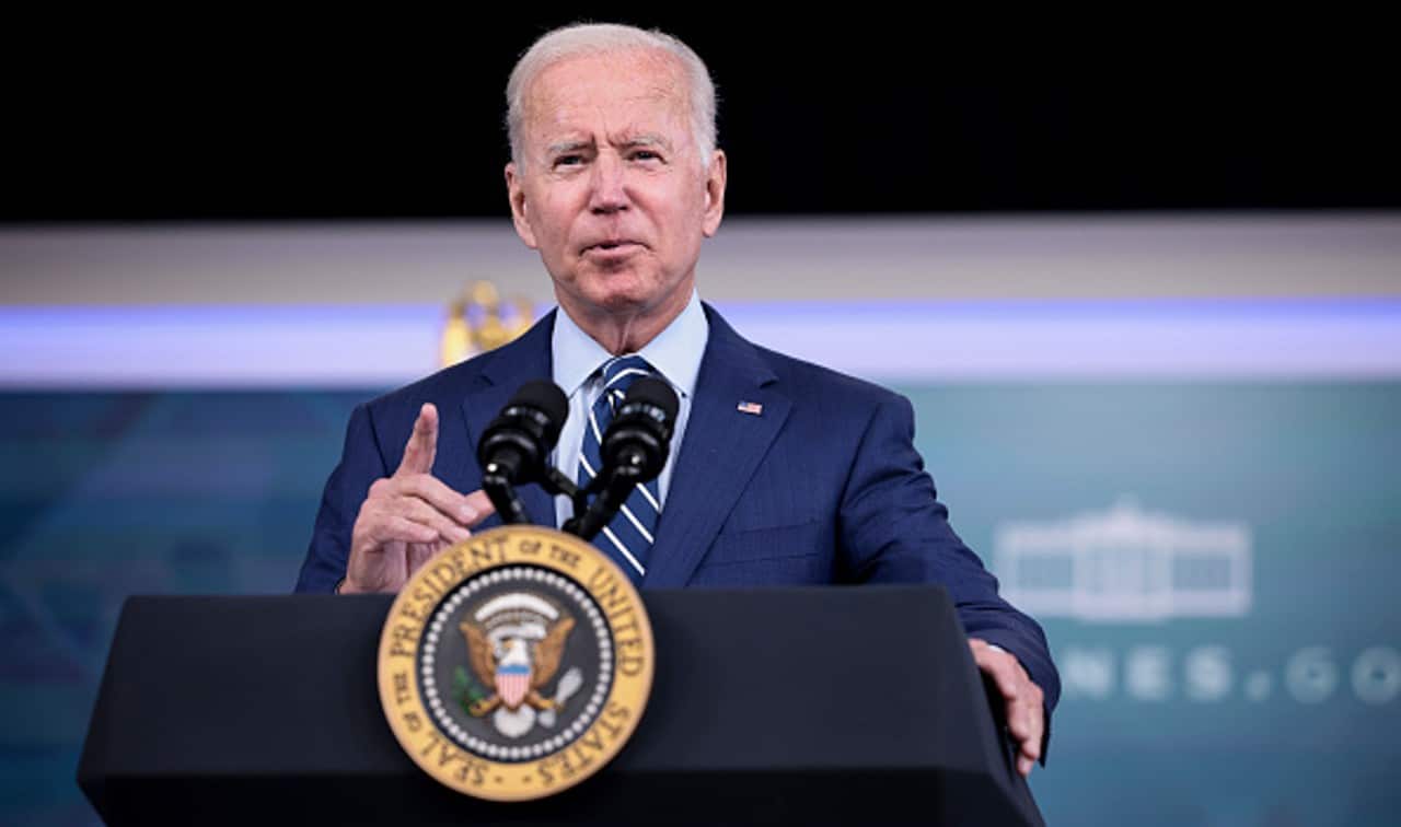 Joe Biden firma plan para evitar cierre de gobierno de EE.UU.