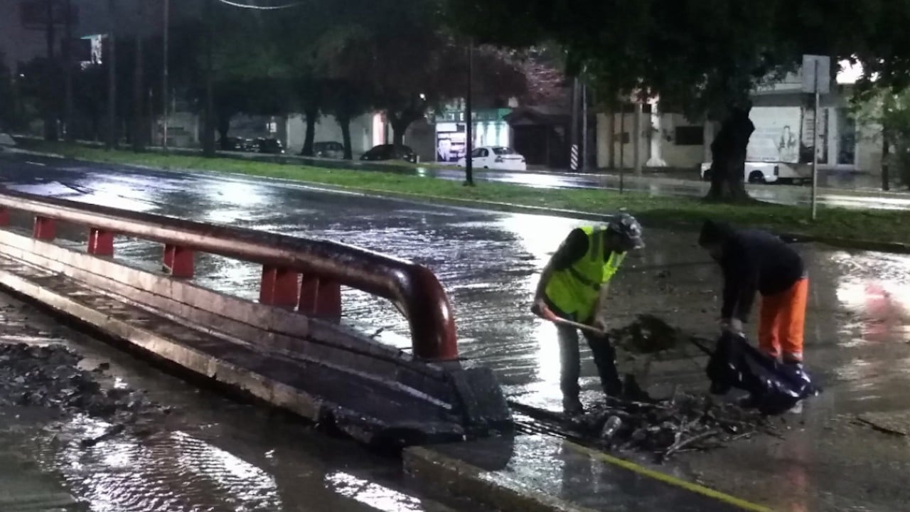 Afectaciones por lluvias en calles de Nuevo León (Twitter: @CESAR_ROJAS6)