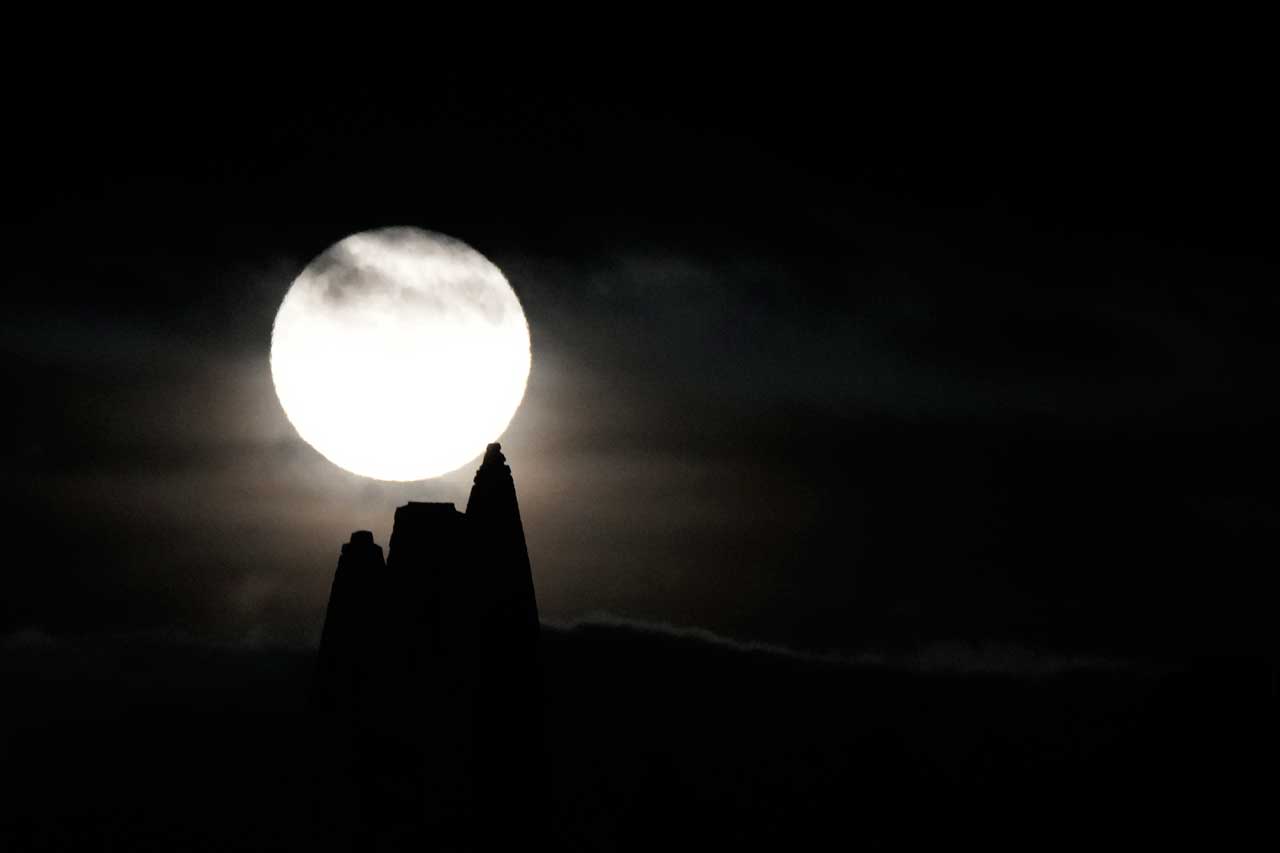 Luna de Cosecha en Whitby Abbey, Inglaterra, en 2021