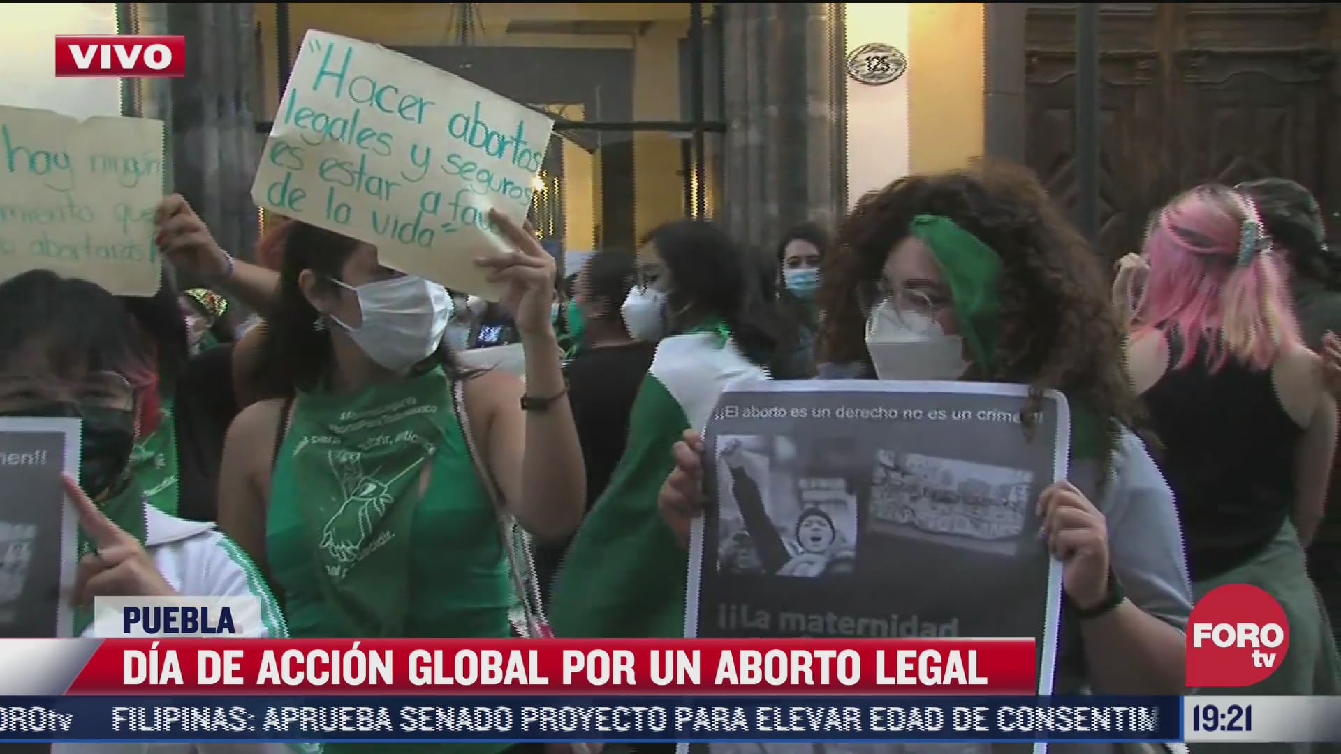 marcha feminista llega al congreso de puebla por el dia de accion global por un aborto legal