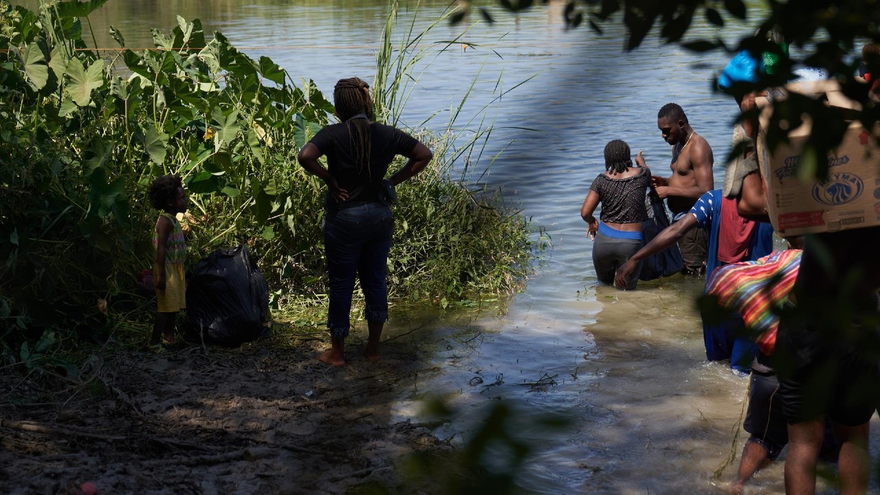 Migrantes haitianos en ciudad Del Río, Texas