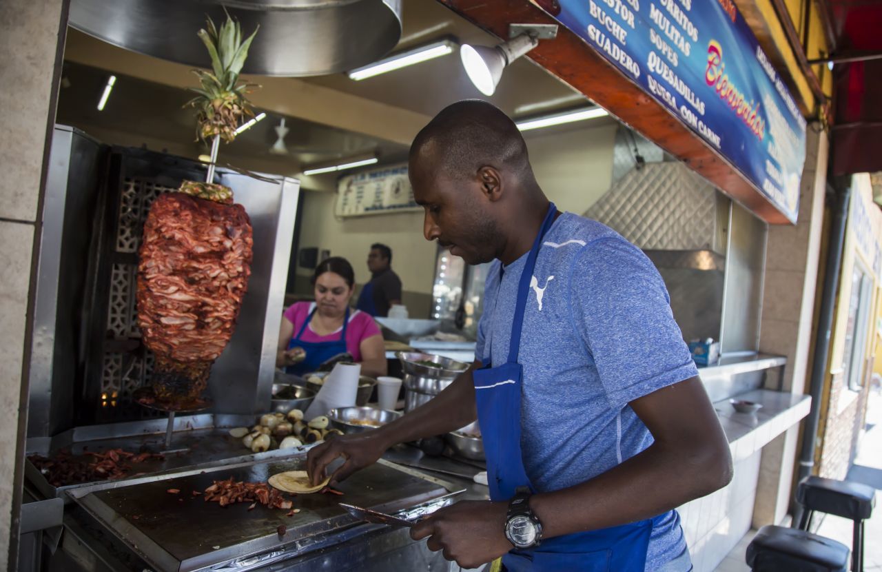 Migrantes haitianos se incorporan al trabajo formal en Tijuana, Baja California