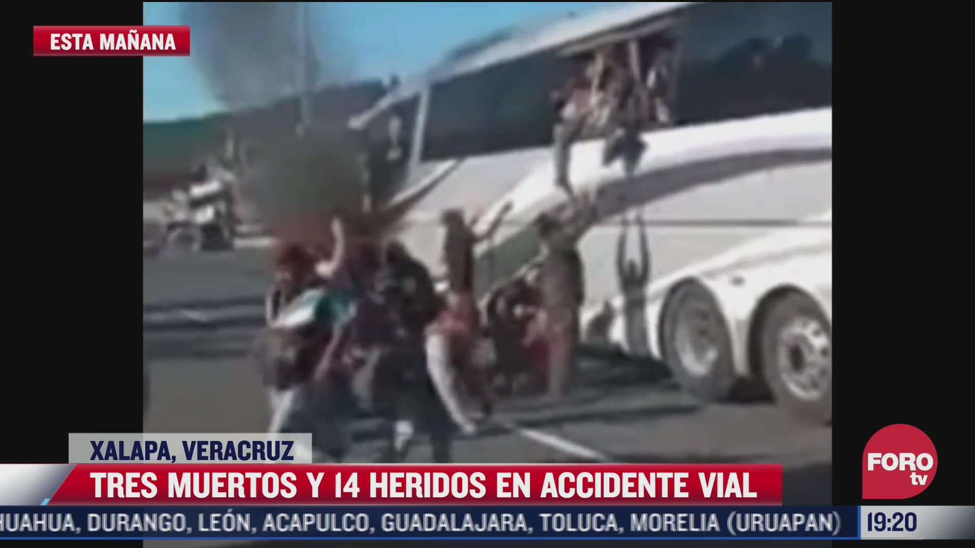 mueren tres y 14 resultan heridos tras accidente de autobus en xalapa
