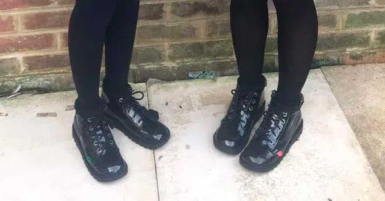 Zapatos de las niñas en Inglaterra considerados incorrectos por la escuela
