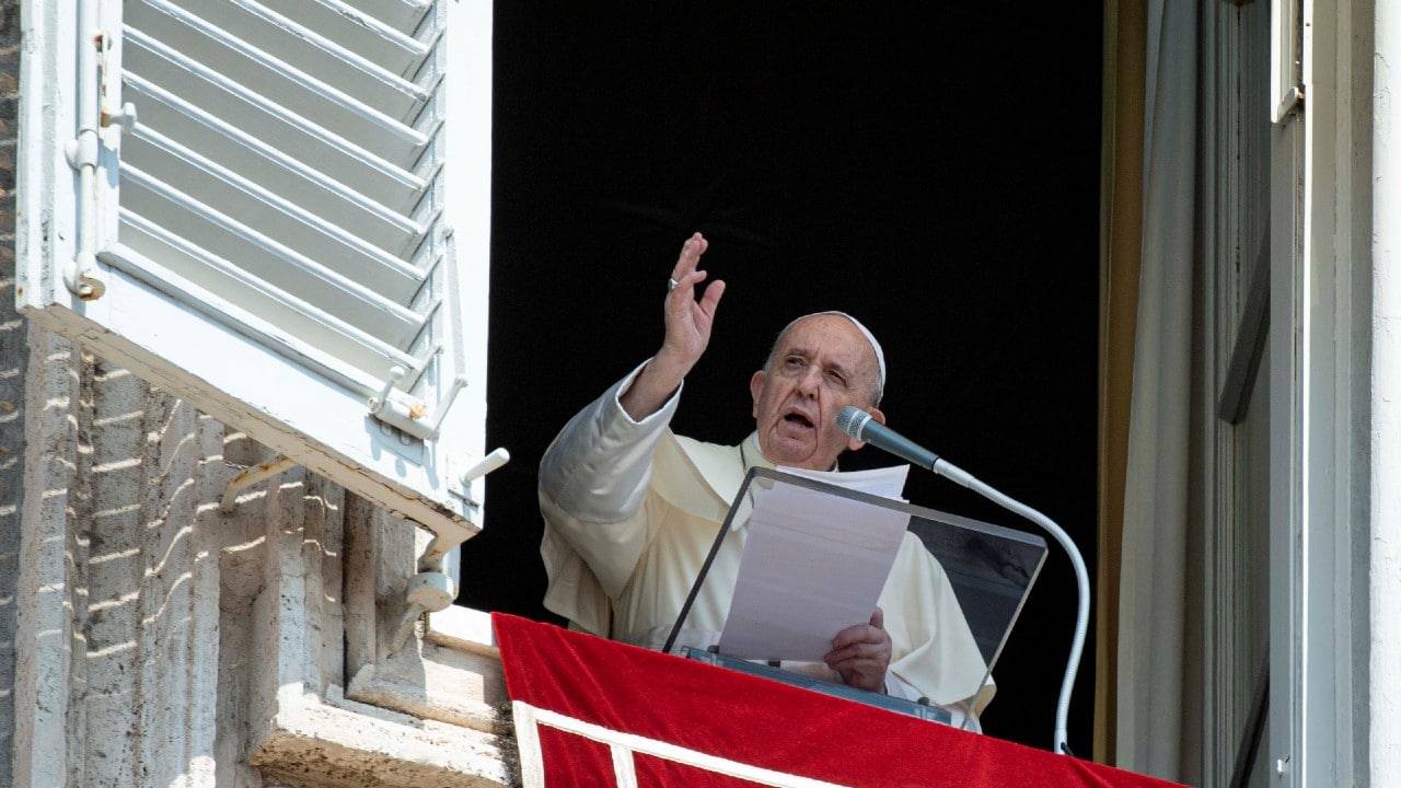 Papa Francisco reza por las víctimas de las inundaciones en el hospital de Tula, Hidalgo