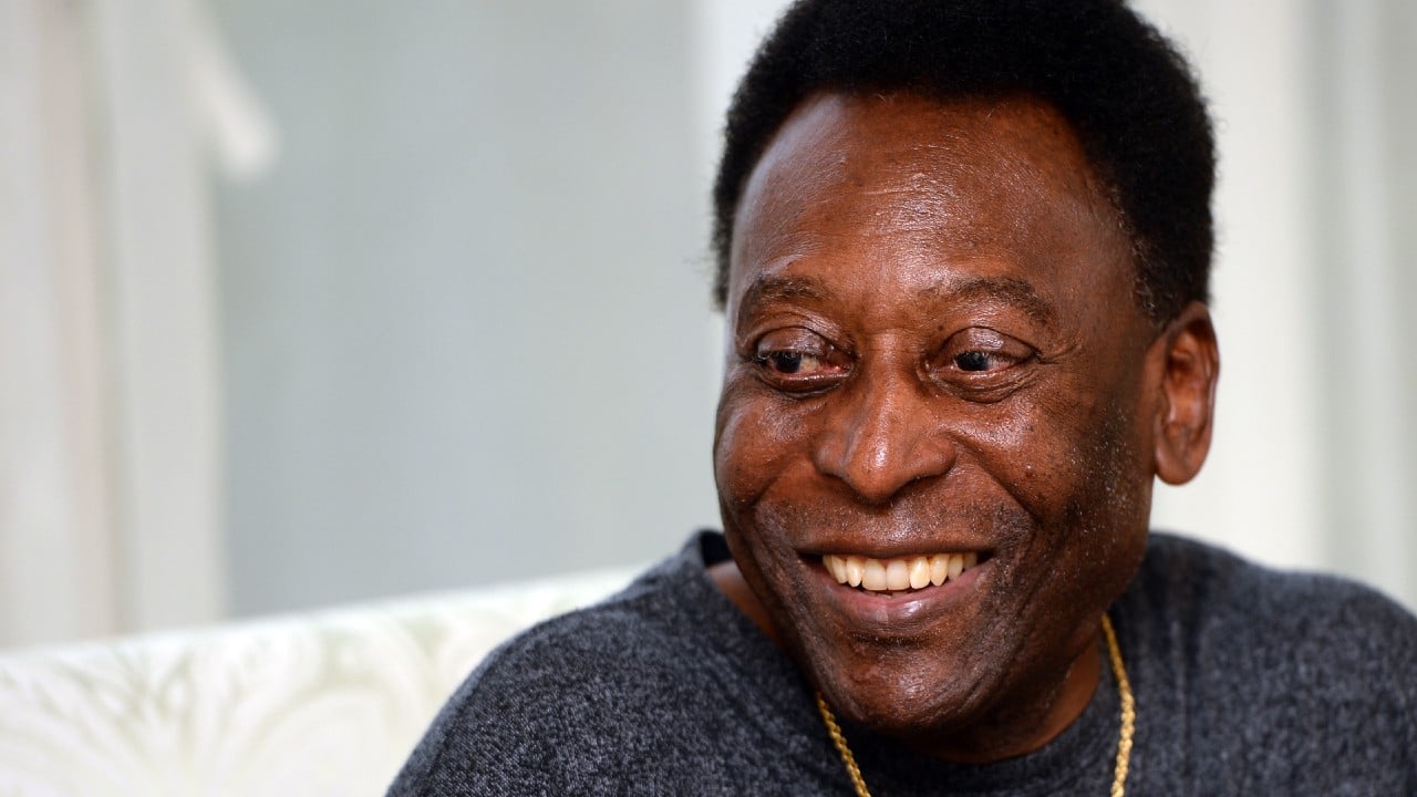 Dan de alta a Pelé tras pasar un mes hospitalizado