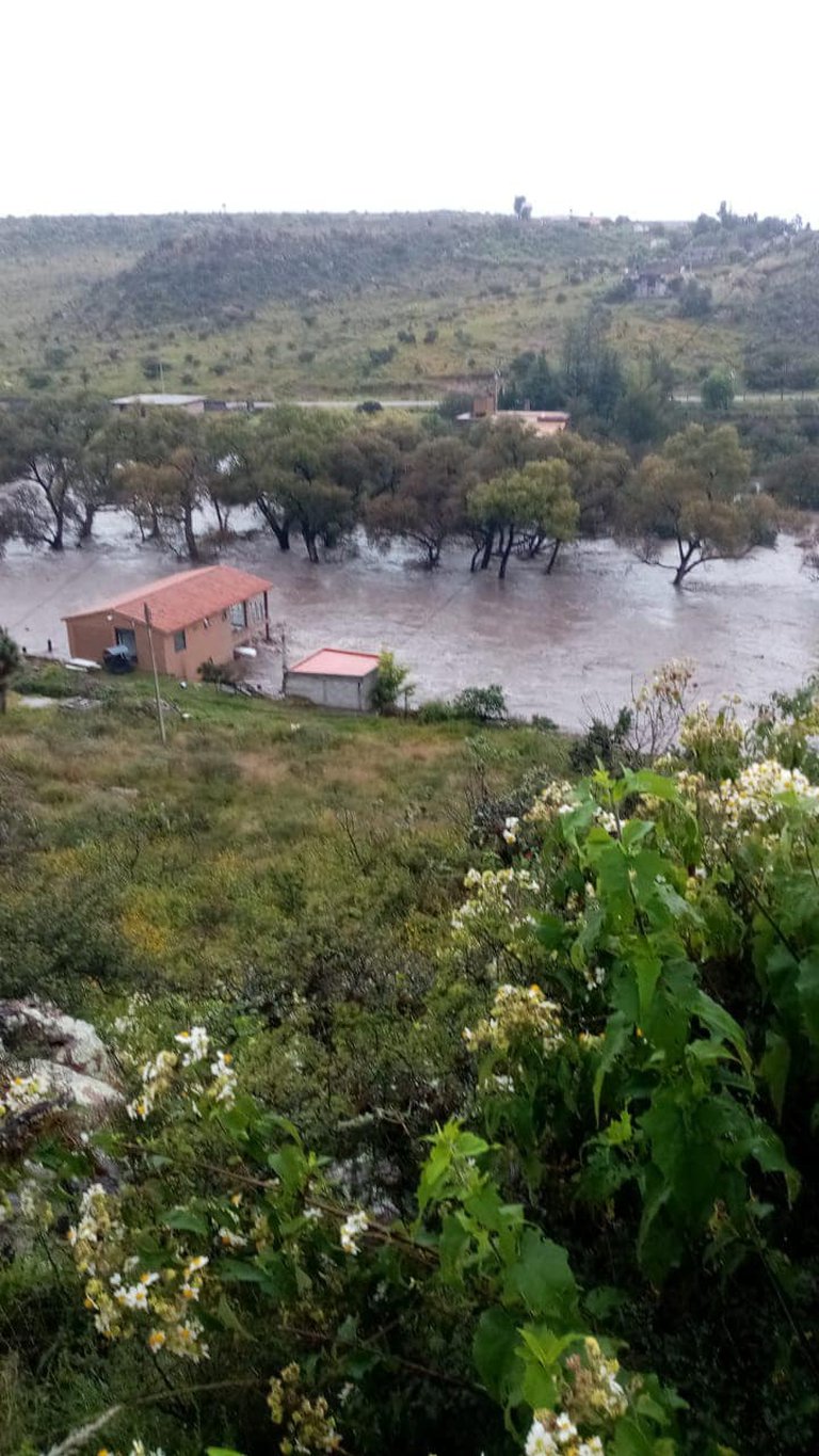 Se desborda presa en Zacatecas