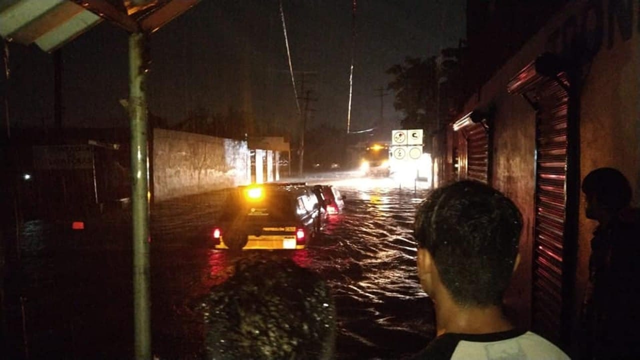 Tormenta eléctrica y lluvia provoca afectaciones en Monterrey y su zona metropolitana