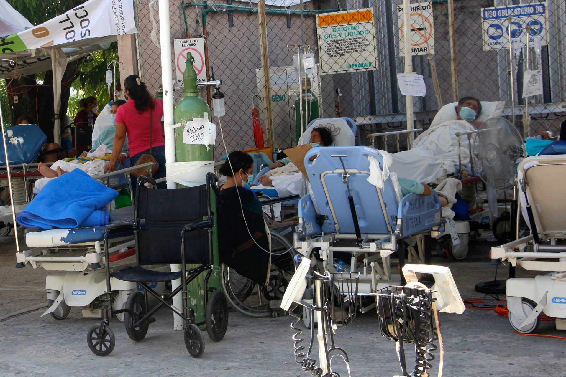 Tras sismo, pacientes del hospital del ISSSTE en Acapulco reciben malas atenciones, denuncian familiares