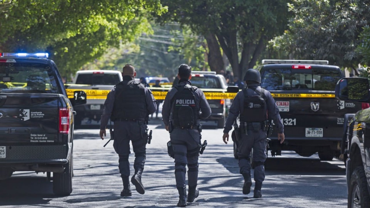 Triple agresión en vivienda de Guadalajara deja un hombre muerto y dos mujeres heridas