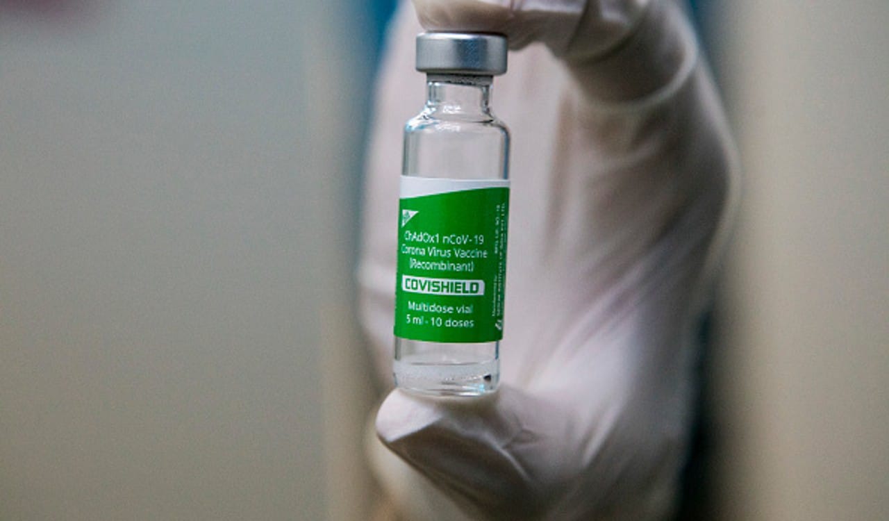 Eficacia de la vacuna anticovid de AstraZeneca es menor de la reportada en marzo