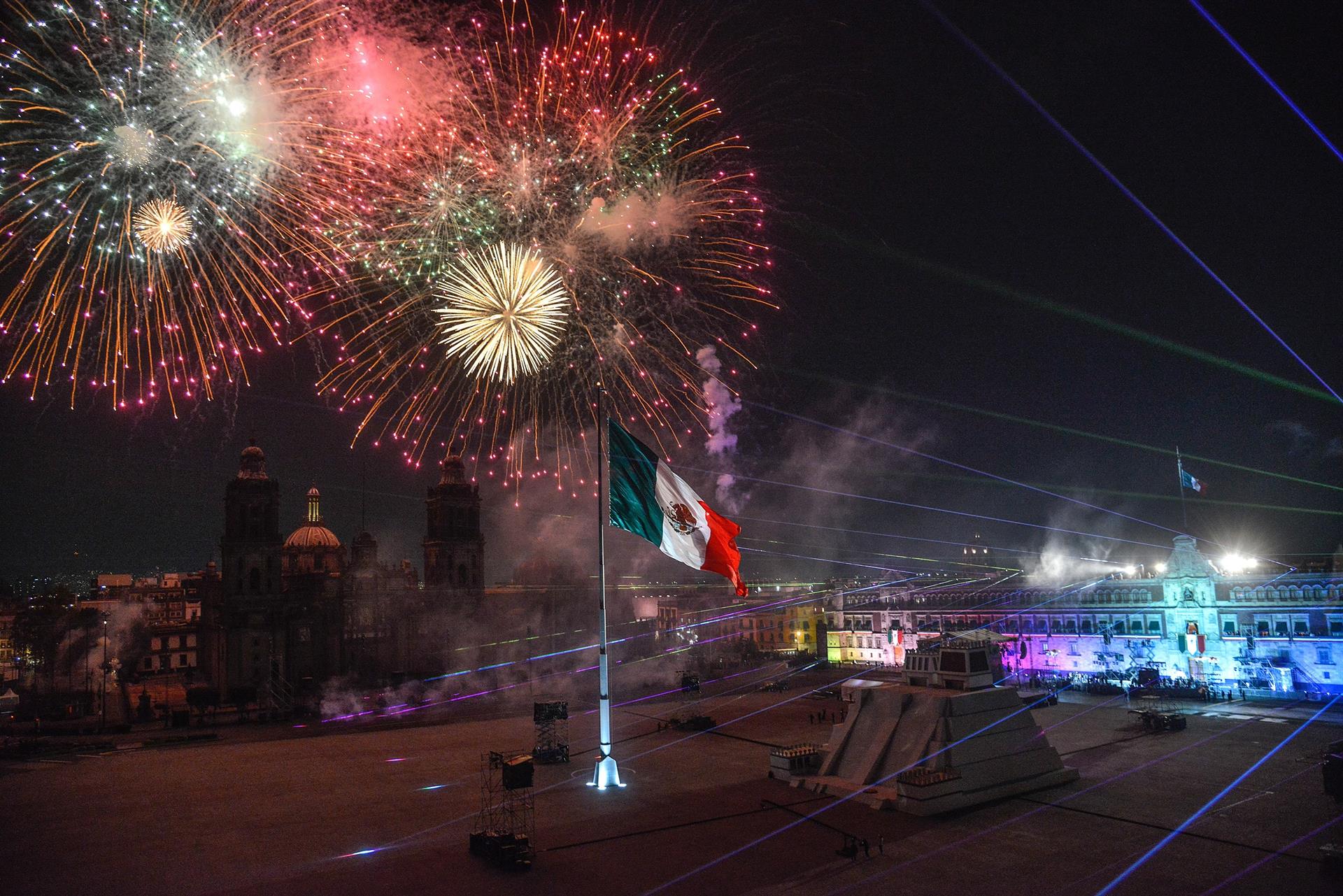 ¡Viva México!, AMLO encabeza su tercer Grito de Independencia con el Zócalo vacío