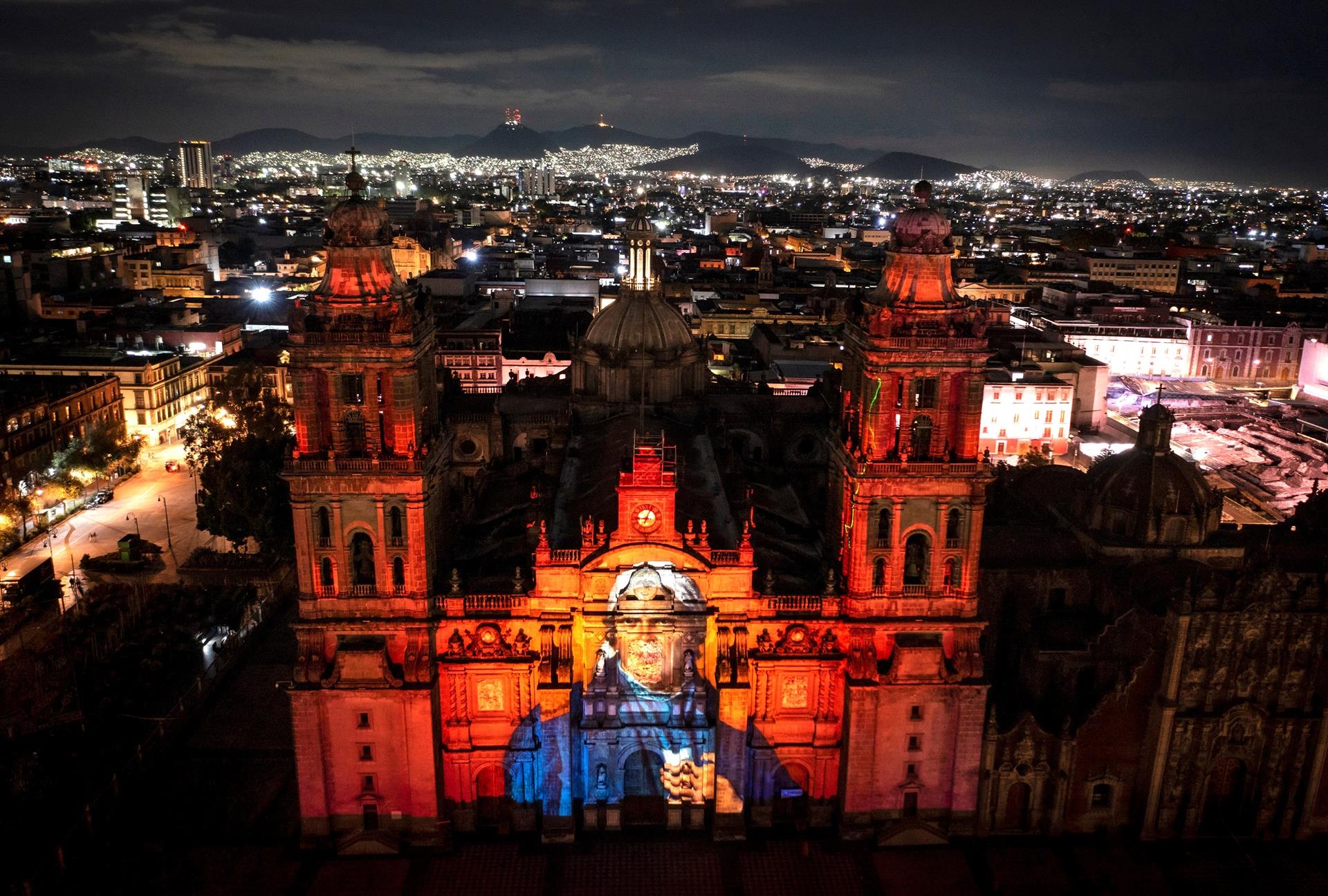 ¡Viva México!, AMLO encabeza su tercer Grito de Independencia con el Zócalo vacío