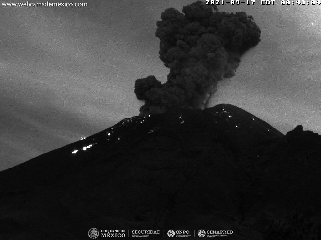 Volcán Popocatépetl continúa activo, registra explosión y columna de 2 mil 500 metros de altura