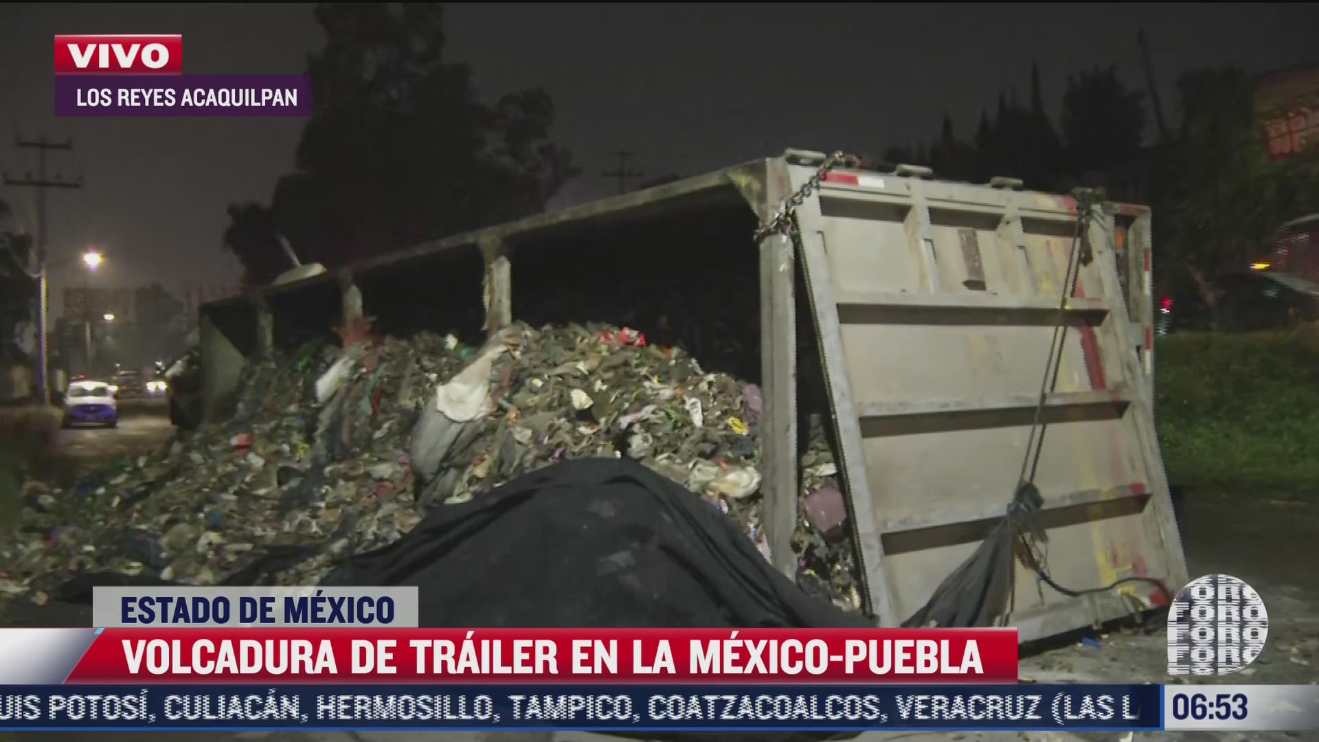 vuelca trailer en la mexico puebla con toneladas de basura no hay lesionados