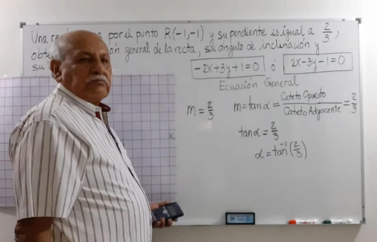 Maestro del IPN enseña matemáticas a través de YouTube