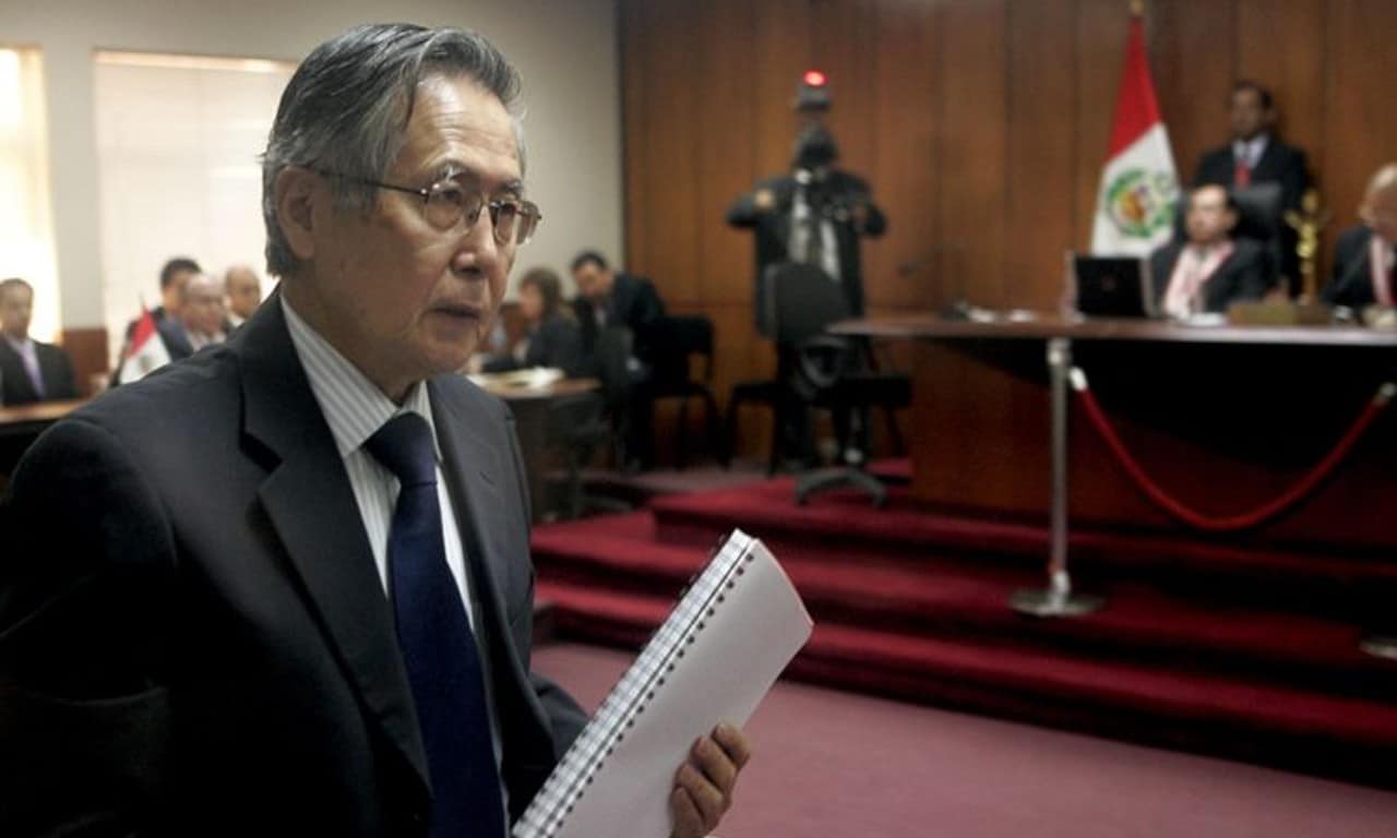 Alberto Fujimori se recupera de cateterismo al corazón.