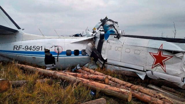 Se estrella un avión, tipo L-410, con 22 personas a bordo en Rusia