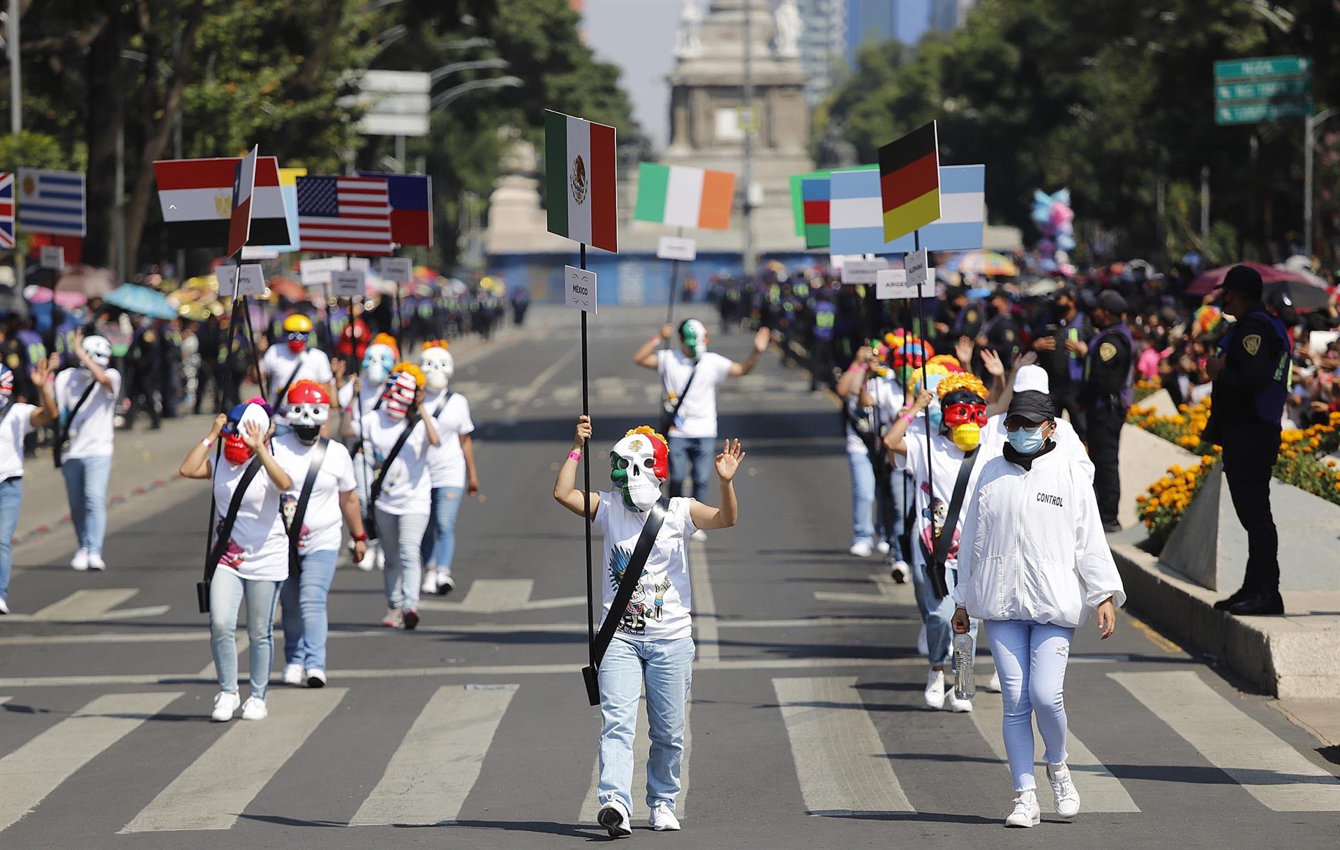 El desfile de Día de Muertos tuvo la representación de varios países.