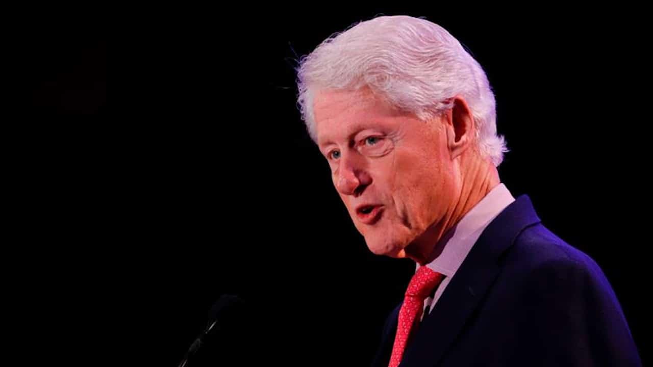 Bill Clinton, hospitalizado por una infección en California