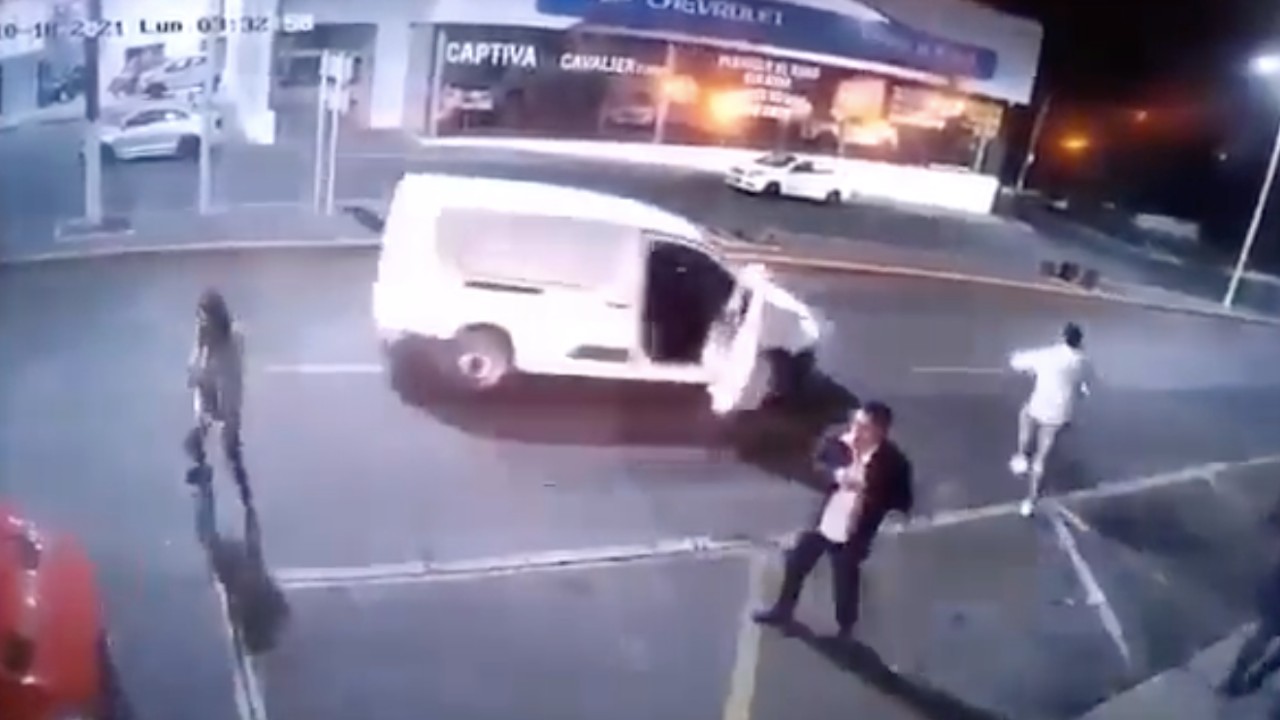 Camioneta usada en ataque a la cantina de Morelia, realizó antes otros delitos y nadie los detuvo