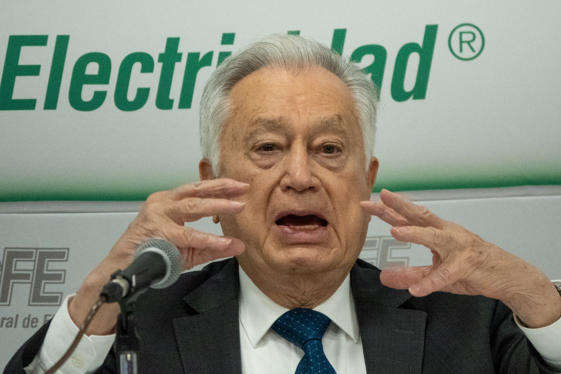 Manuel Bartlett Díaz durante la conferencia de prensa en la sede de la CFE (Cuartoscuro)