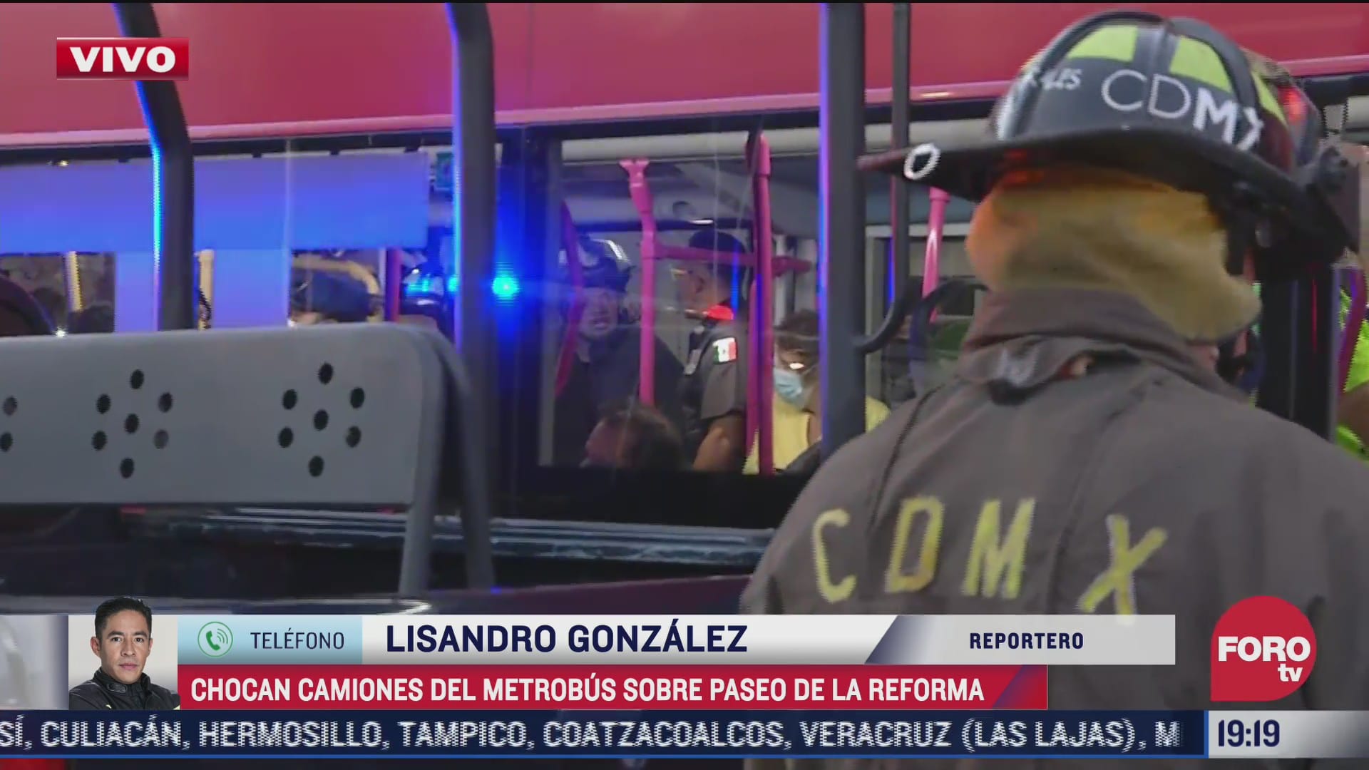 chocan camiones de metrobus sobre el paseo de la reforma