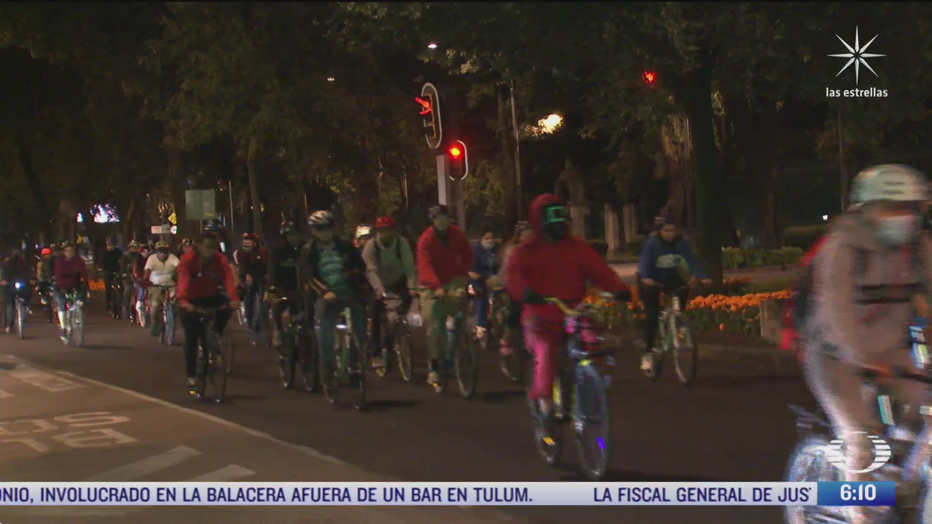 ciclistas realizan rodada disfrazados por dia de muertos en cdmx