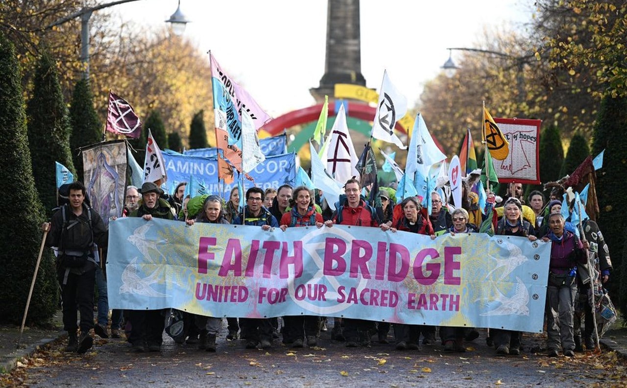 Cientos de defensores del clima se reúnen en Glasgow la víspera de la COP26 Fuente: AFP
