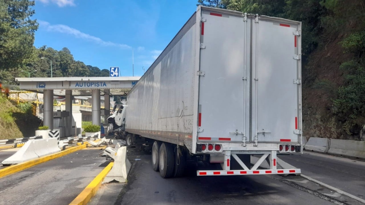 Cierre parcial de circulación por accidente en autopista entronque Constituyentes-La Marquesa (Twitter: @GN_Carreteras)