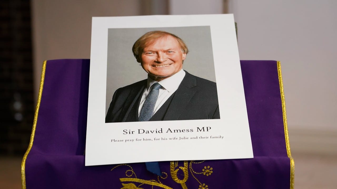 El diputado británico David Amess fue apuñalado en Inglaterra