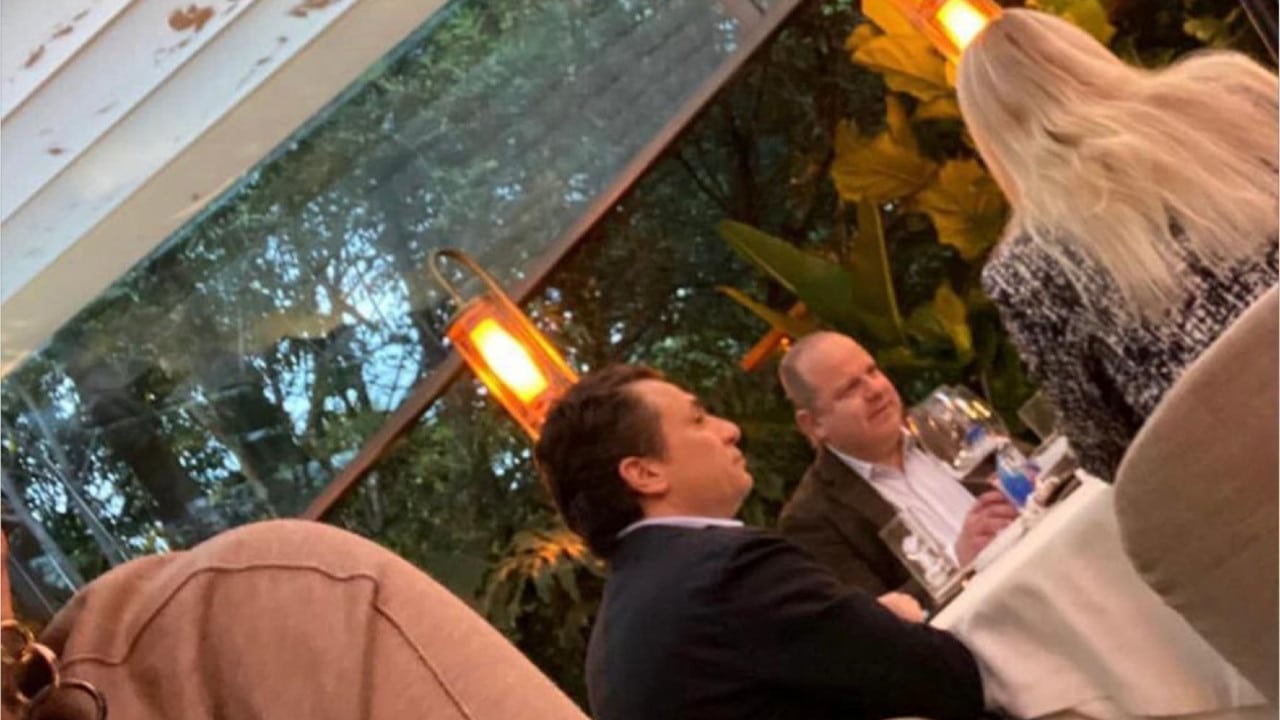 Captan a Emilio Lozoya, exdirector de Pemex, en lujoso restaurante