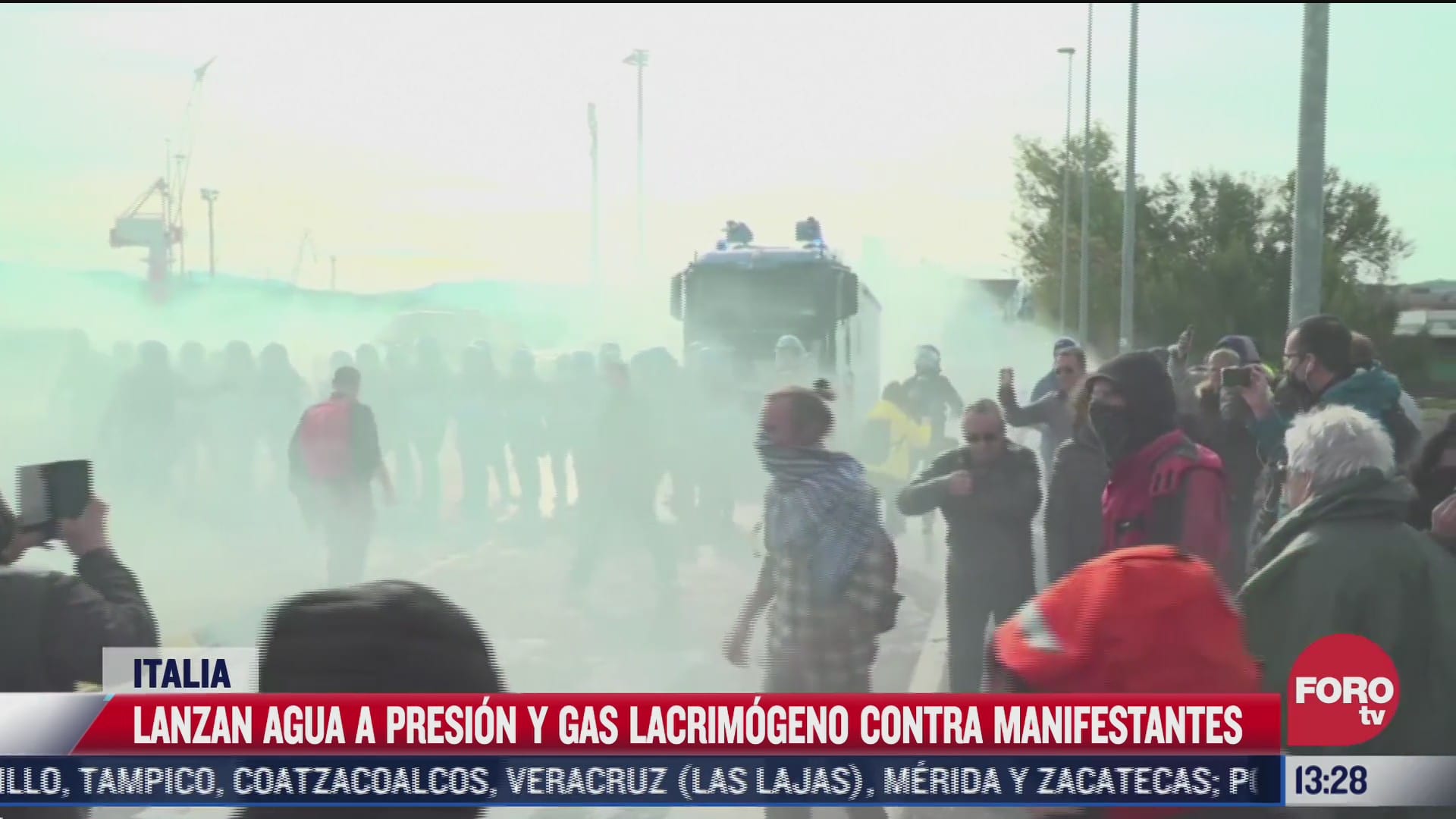 en italia dispersan manifestaciones con canones de agua