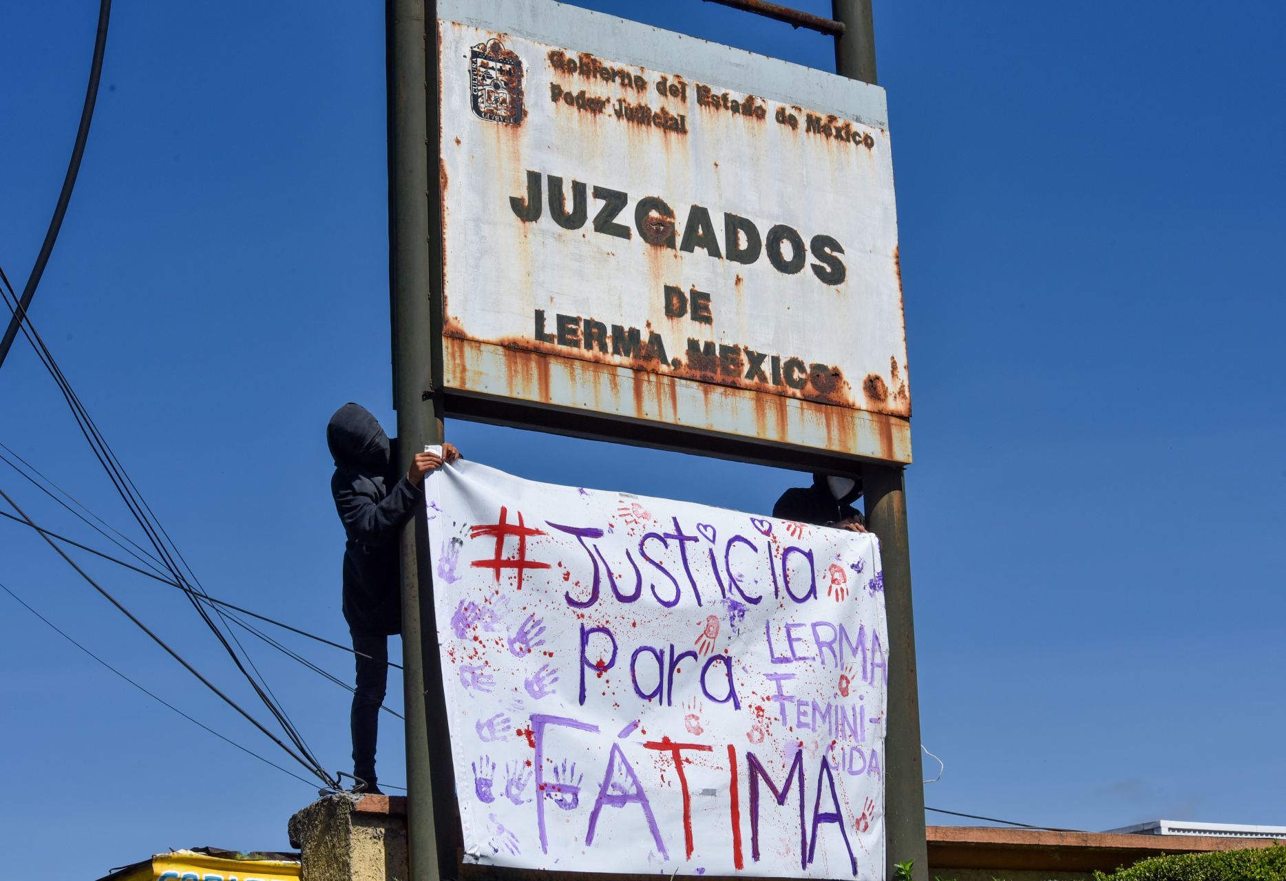 Colectivos de feministas acudieron a los Juzgados de Lerma en apoyo a la familia de Fátima Quintana, durante la audiencia de desahogo (Cuartoscuro)