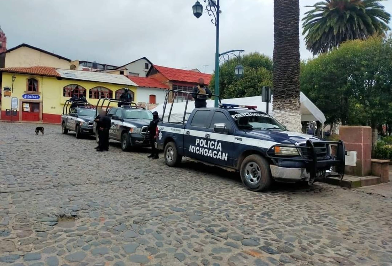 Hombres armados atacan instalaciones de policía de Tlalpujahua, Michoacán.