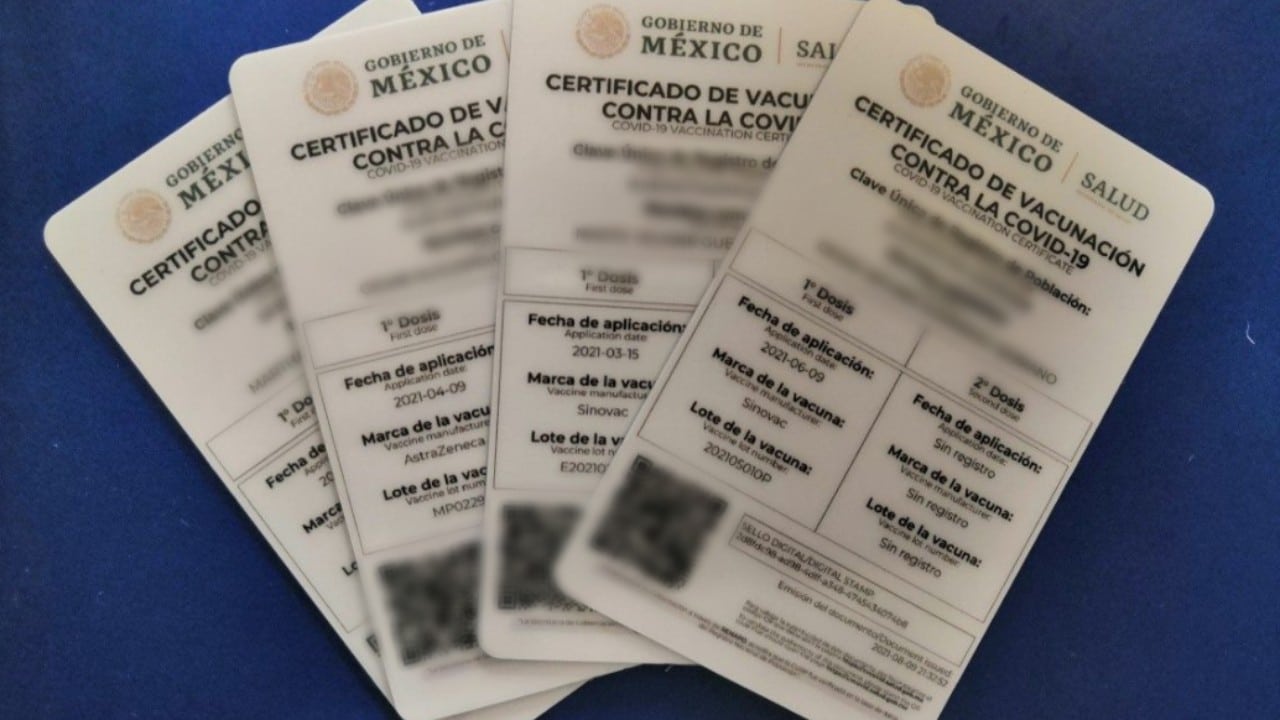 Imprentas se reactivan, ofrecen el certificado portable de vacunación contra COVID-19