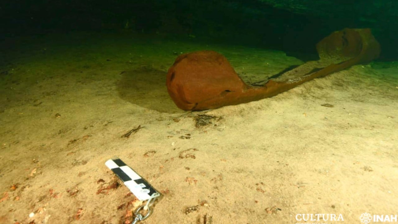 Arqueólogos localizan canoa prehispánica (INAH)