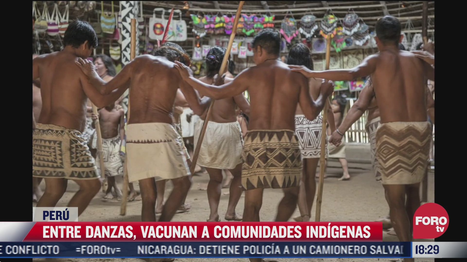indigenas de la amazonia danzan por vacuna