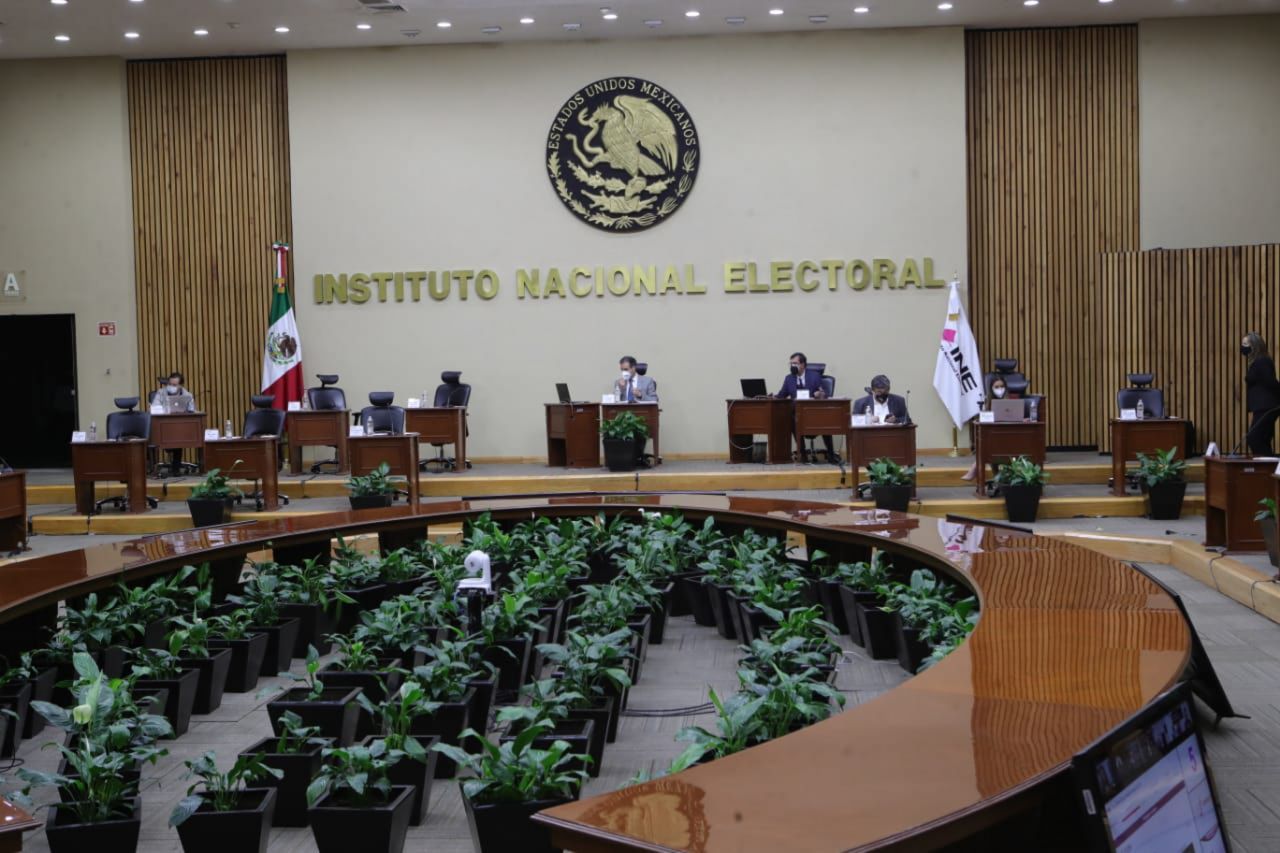 INE aprueba pérdida de registro de tres partidos políticos