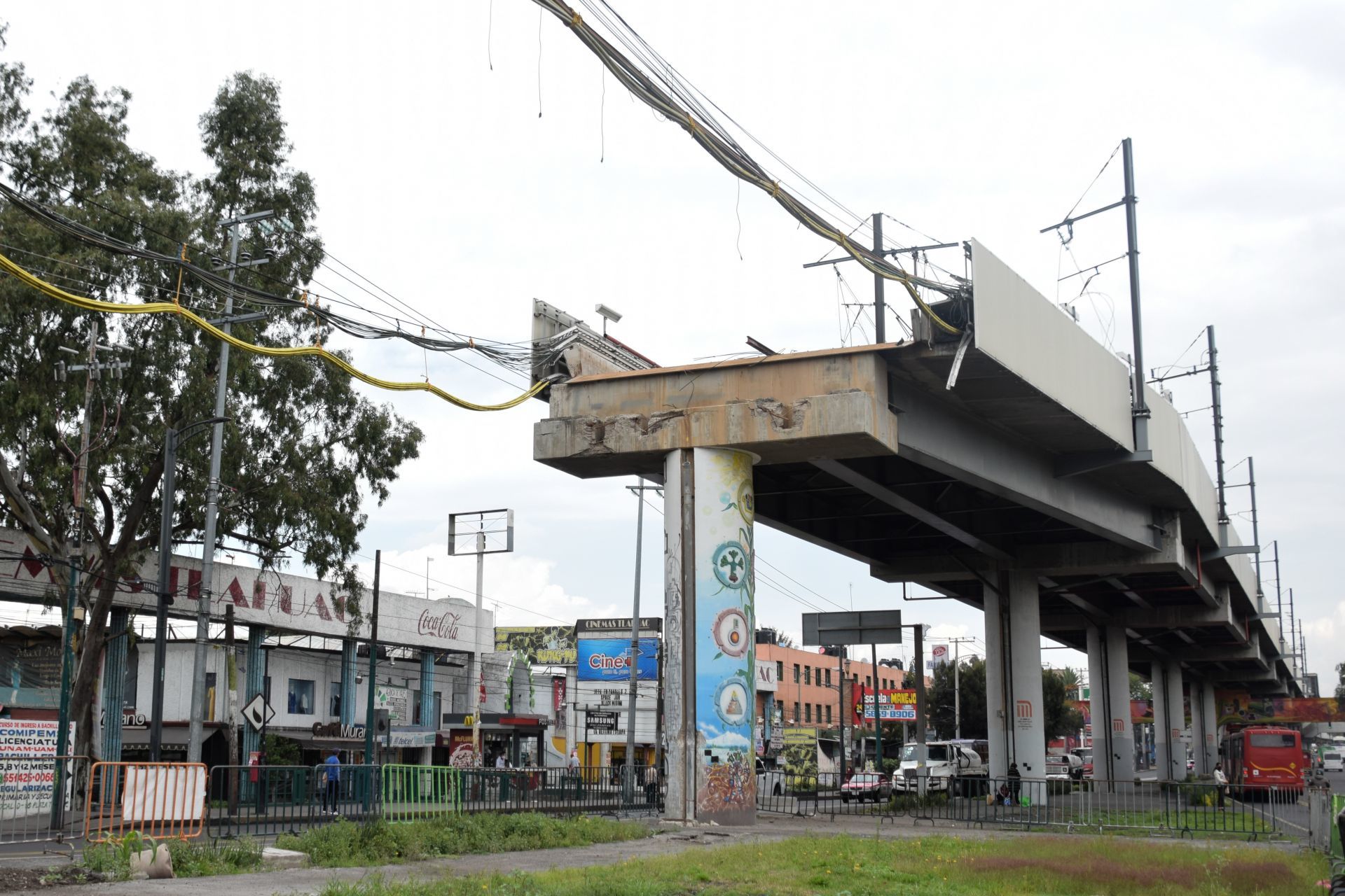 A tres meses del derrumbe de dos trenes del metro en la estación Olivos de la Línea 12, la zona cero se mantiene resguardada por elementos de la Policía