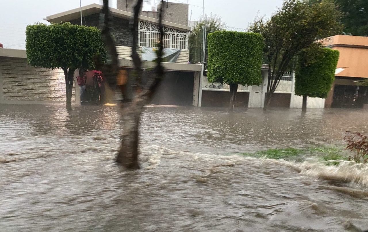 Lluvia y granizo sorprende a gran parte del Estado de México