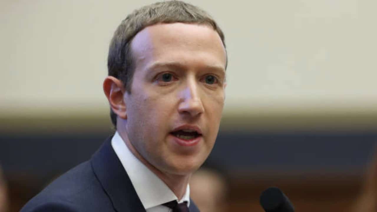 Mark Zuckerberg se queja del intento de crear una imagen falsa de Facebook